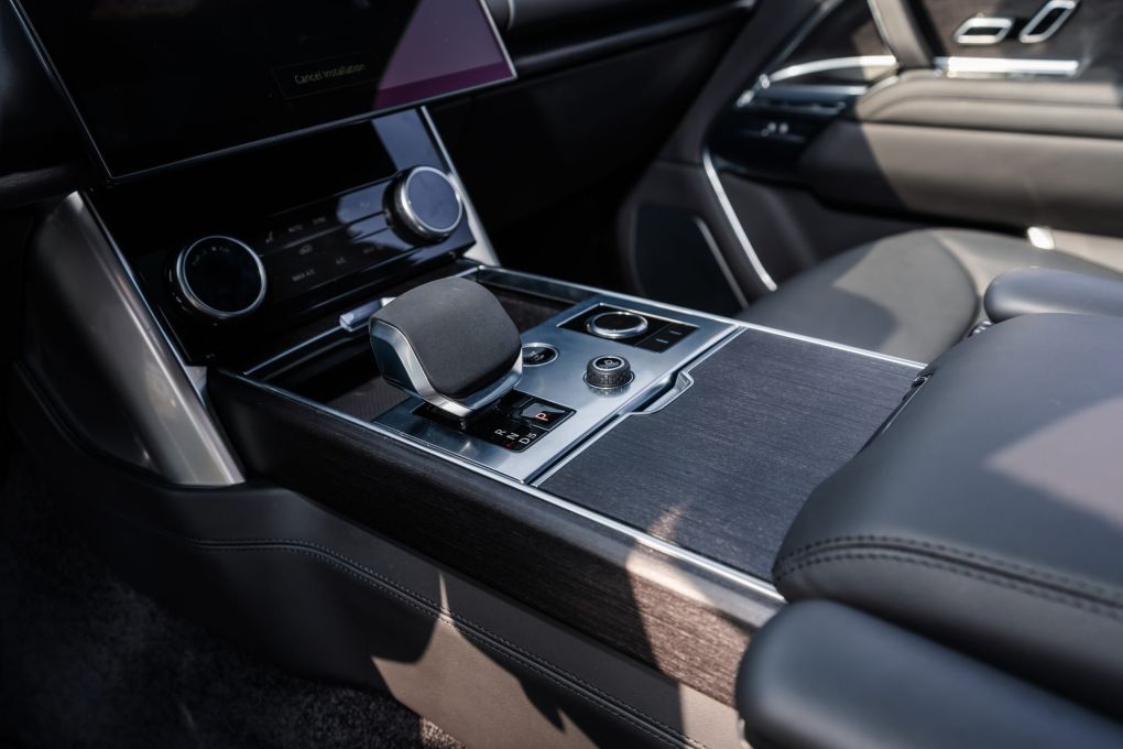  rental in DubaiRange Rover Vogue V8