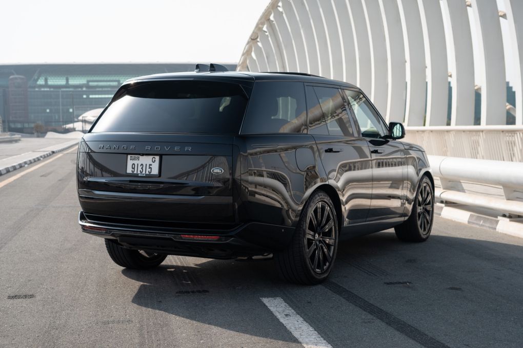  rental in DubaiRange Rover Vogue V8