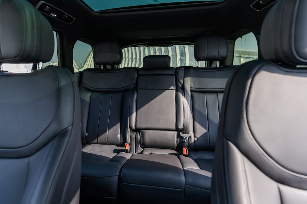  rental in DubaiRange Rover Vogue V8