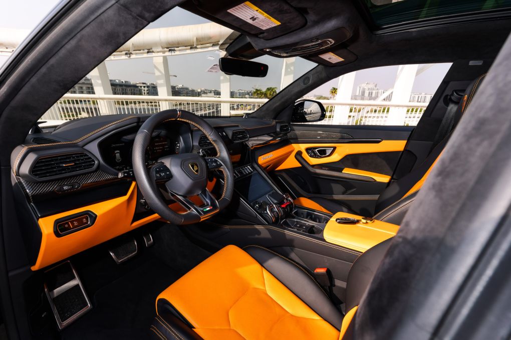  rental in DubaiLamborghini Urus Black