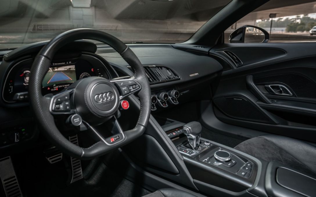  rental in DubaiAudi R8 Spyder