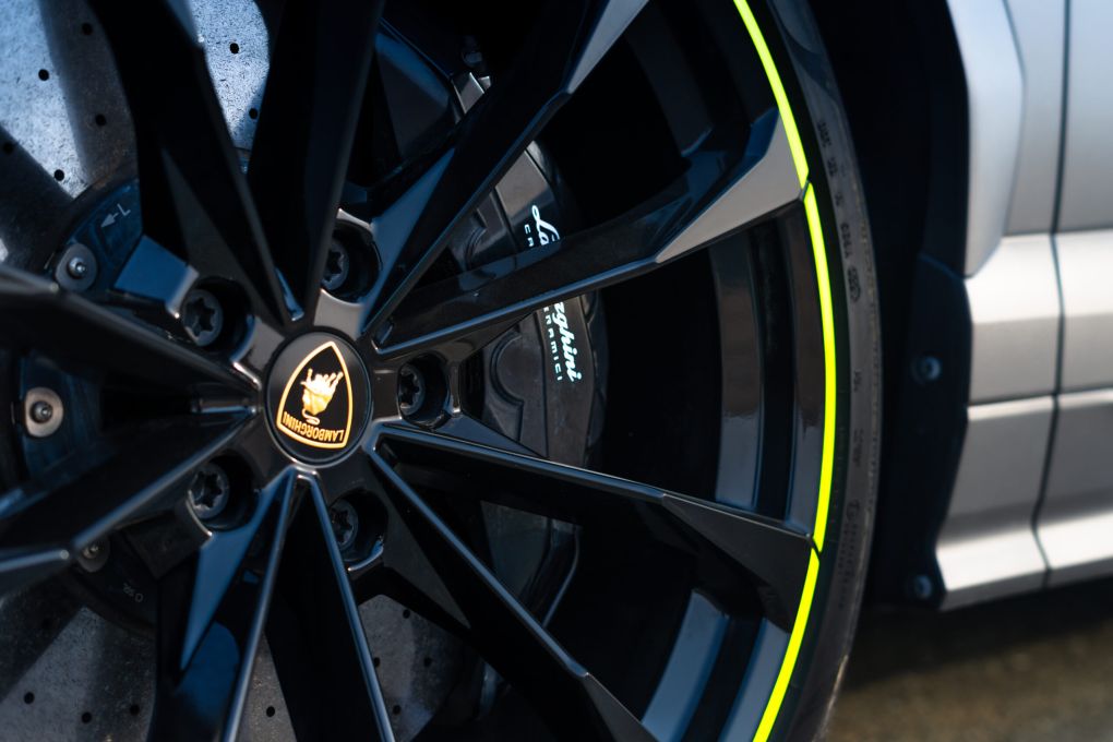  rental in DubaiLamborghini Urus Capsule