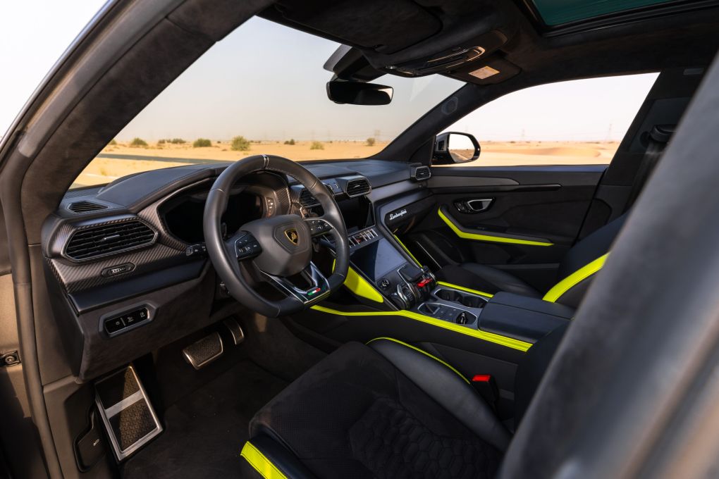  rental in DubaiLamborghini Urus Capsule