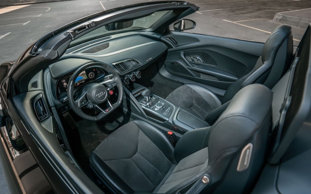  rental in DubaiAudi R8 Spyder