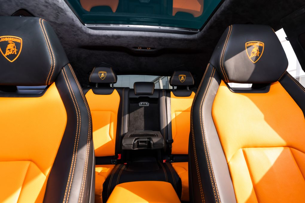  rental in DubaiLamborghini Urus Black