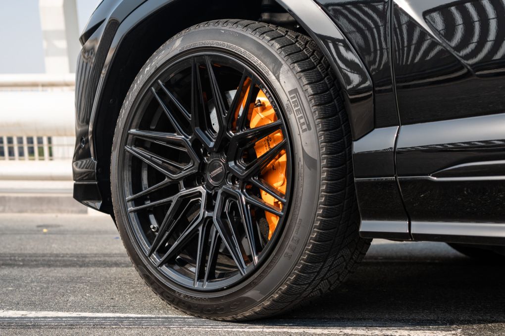  rental in DubaiLamborghini Urus Black