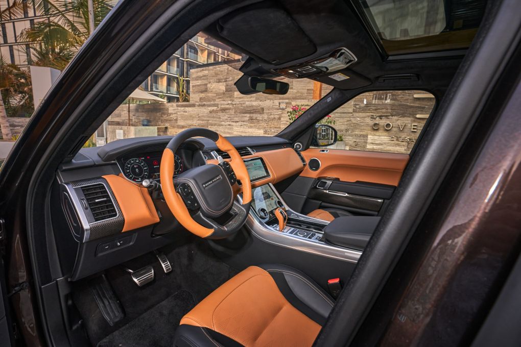  rental in DubaiRange Rover SVR Sport