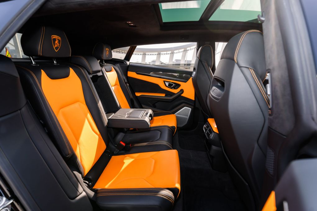  rental in DubaiLamborghini Urus Black
