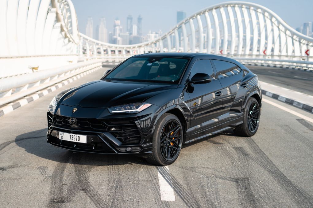  rental in DubaiLamborghini Urus Black