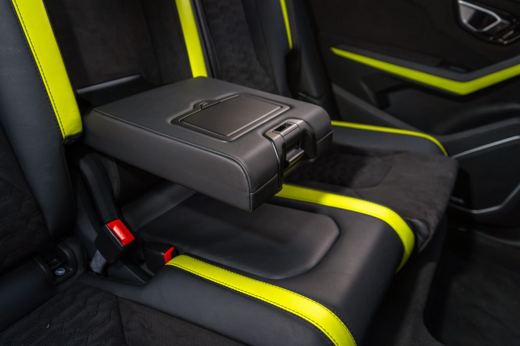  rental in DubaiLamborghini Urus Capsule