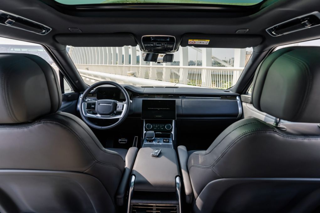  rental in DubaiRange Rover Vogue V8