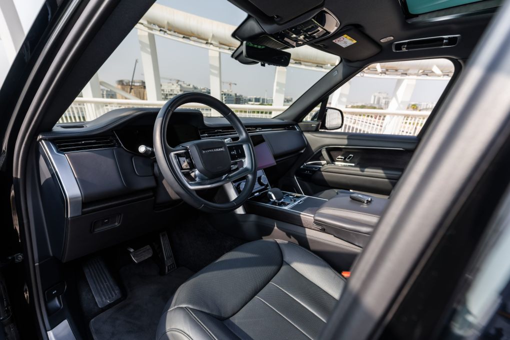  rental in DubaiRange Rover Vogue V8